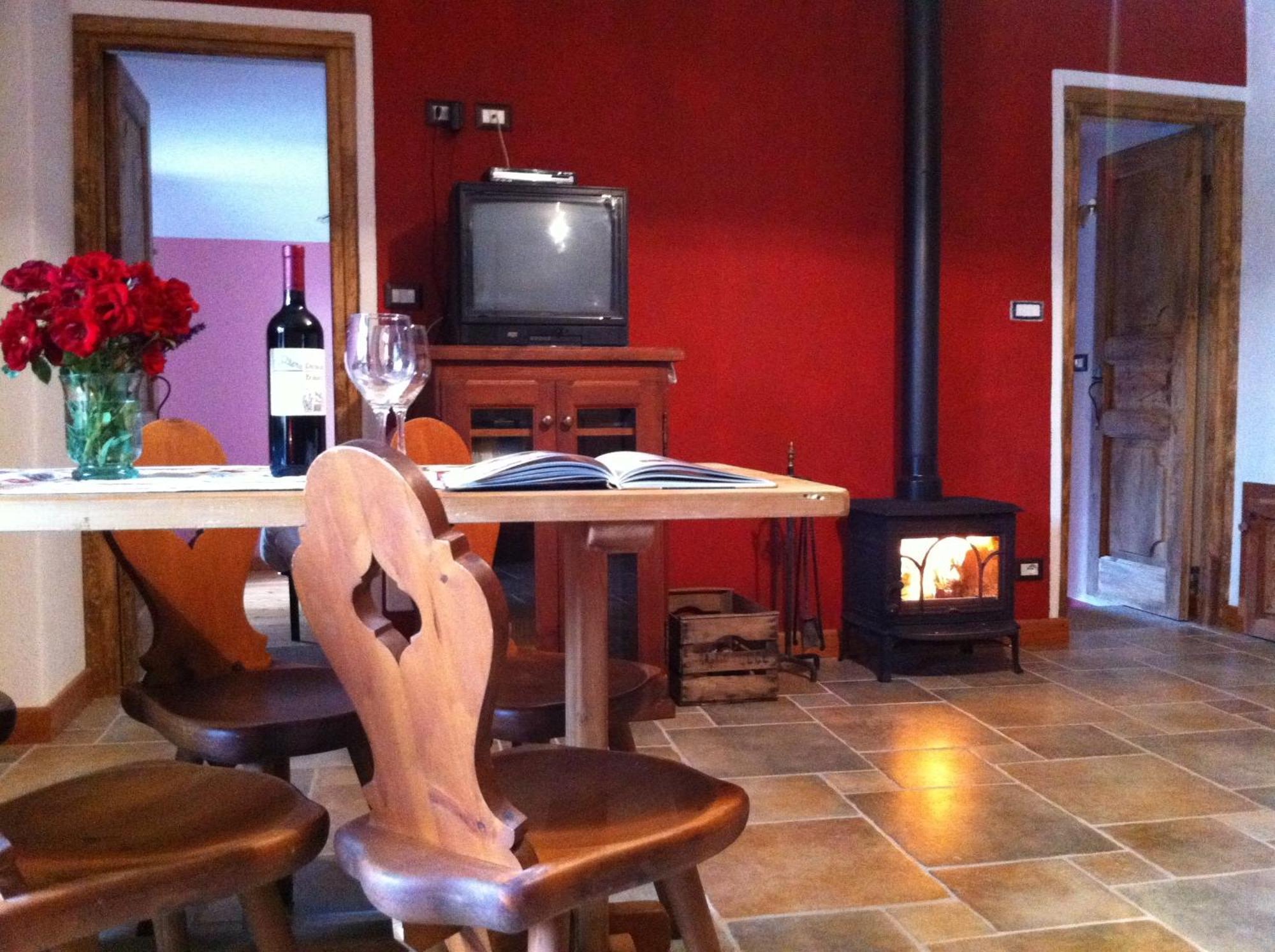 La Placette - Albergo Diffuso E Trattoria Usseaux Экстерьер фото