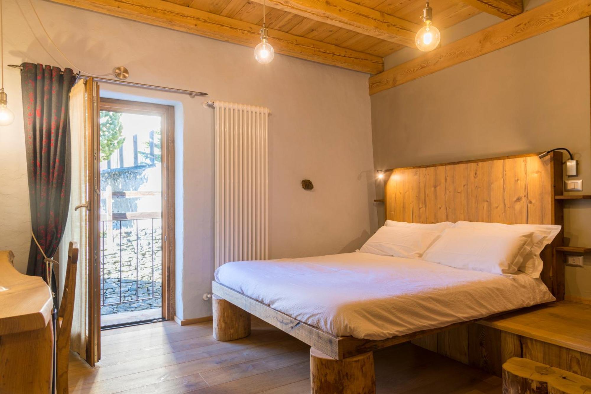 La Placette - Albergo Diffuso E Trattoria Usseaux Экстерьер фото