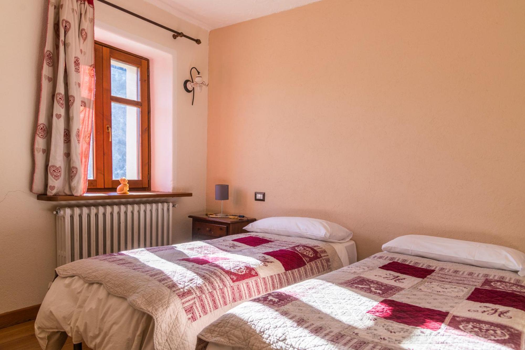 La Placette - Albergo Diffuso E Trattoria Usseaux Экстерьер фото