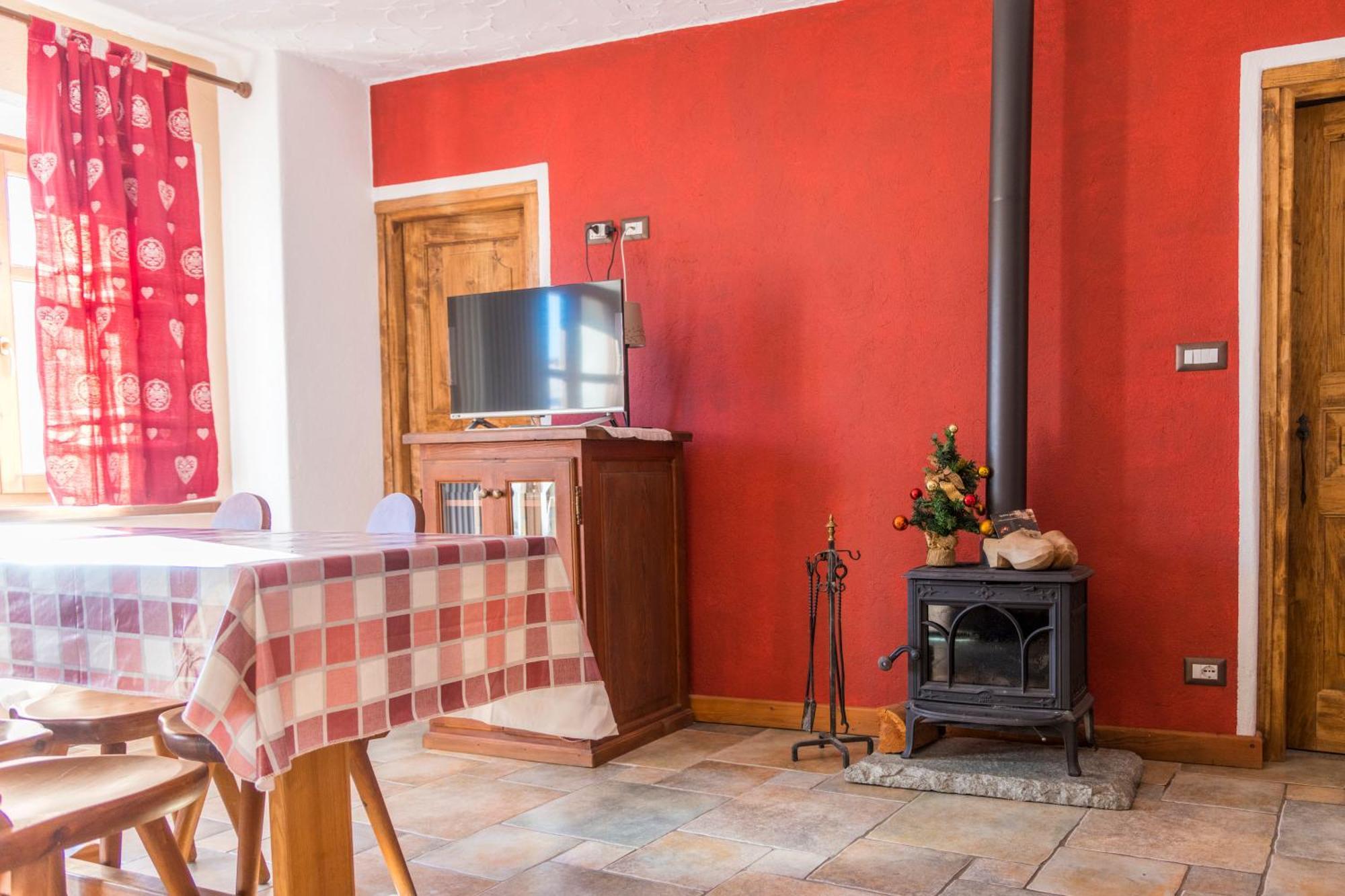 La Placette - Albergo Diffuso E Trattoria Usseaux Экстерьер фото