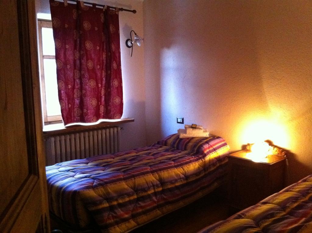 La Placette - Albergo Diffuso E Trattoria Usseaux Экстерьер фото